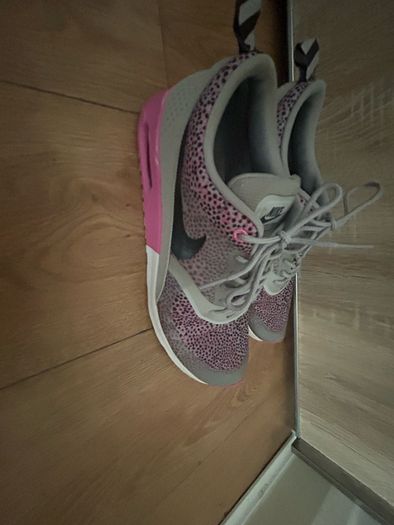 Women Nike trainers size uk8