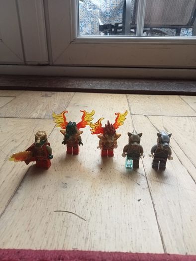 Lego Legends of Chima King Crominus rescue.