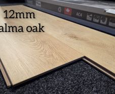 Laminated click flooring 12mm Palma oak