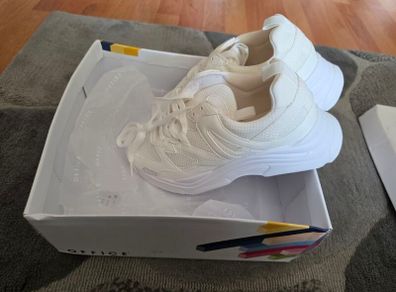 new white chunky sole trainers