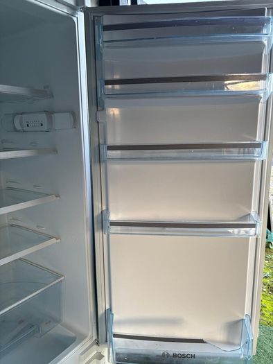 Bosch integrated fridge freezer