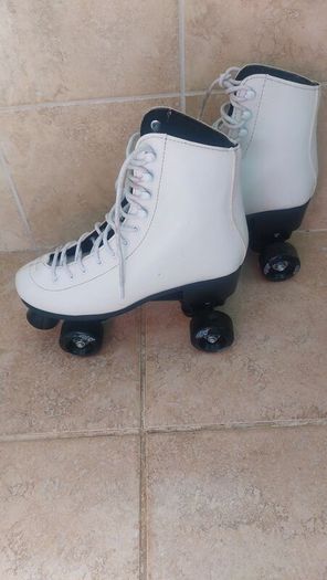 Roller Skates ( white ) Size 7