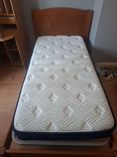 Single bed with mattress