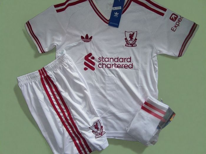 Liverpool 26/27 Kids Full Kit , Size : 8/9 Yrs