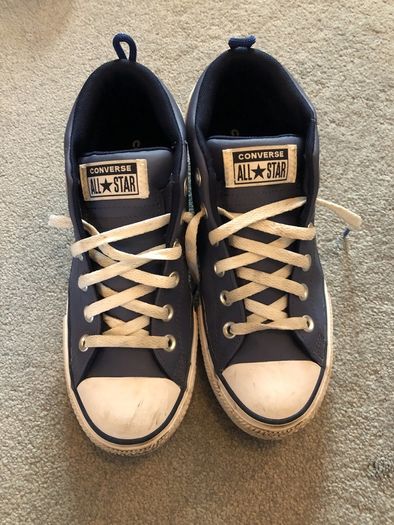 Boys converse size 4
