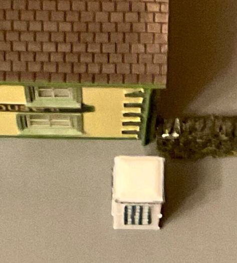 Irish model telephone box (1:72) - railway many available