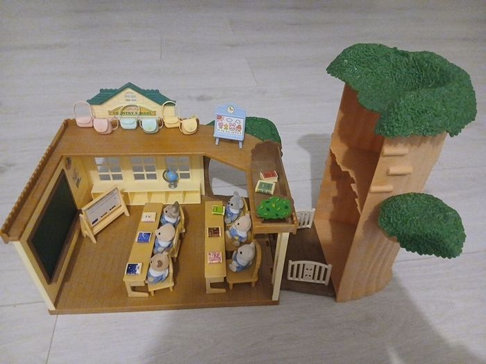 Sylvanian Families Country Tree School and Sylvanian Families Nursery Playmates Babies Set.