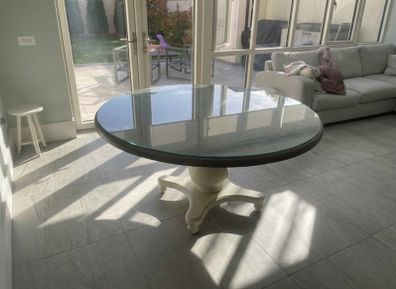 Stunning Round Pedestal Dining Table with Glass Top & Curved Base