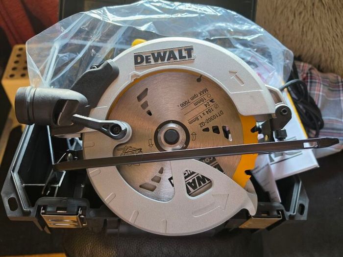 DeWalt Corded Circular saw DWE560K-GB