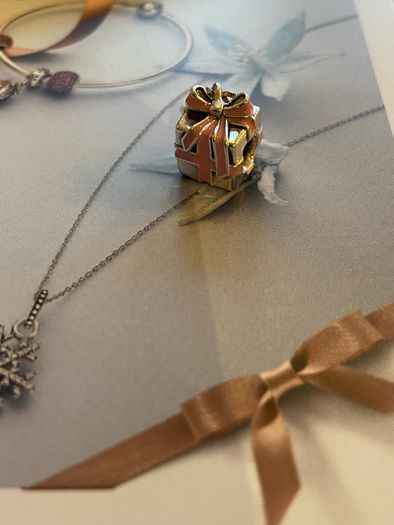Pandora charm Present gift box with heart and pink ribbon Charm New