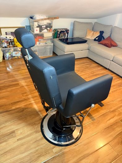 Beauty/Barber Chair
