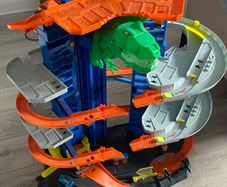 Hot Wheels Ultimate Garage Playset Track