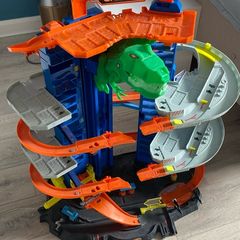 Hot Wheels Ultimate Garage Playset Track