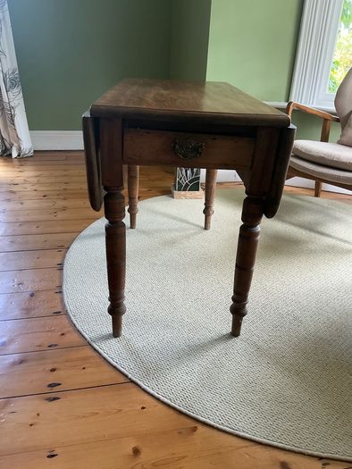 Dropleaf pine table