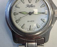 Silver-toned Reflex Quartz wristwatch with a white wave-patterned dial