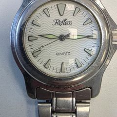 Silver-toned Reflex Quartz wristwatch with a white wave-patterned dial
