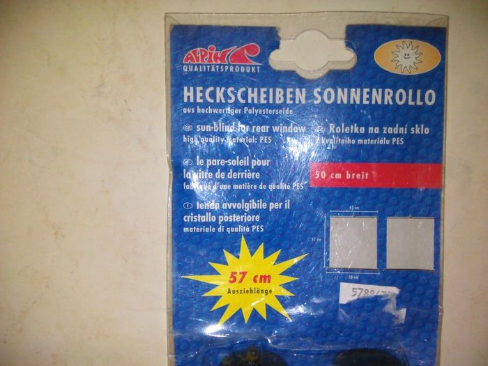 Sun blind for car rear window (baby seated back-to-front)