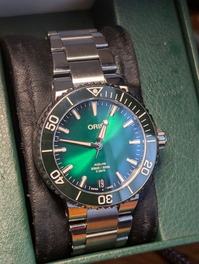 Oris Aquis Date Cal 400-2 (5 Day Power Reserve) Green 41.5mm Warranty Until 2035