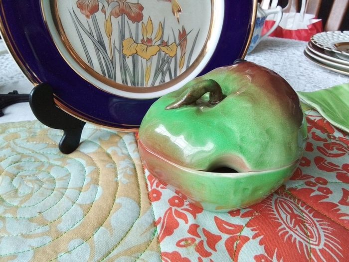 Crown Devon Apple sauce dish With