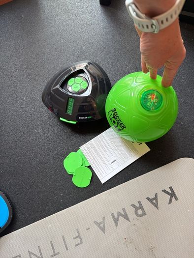 Soccer Bot & Kickabiut