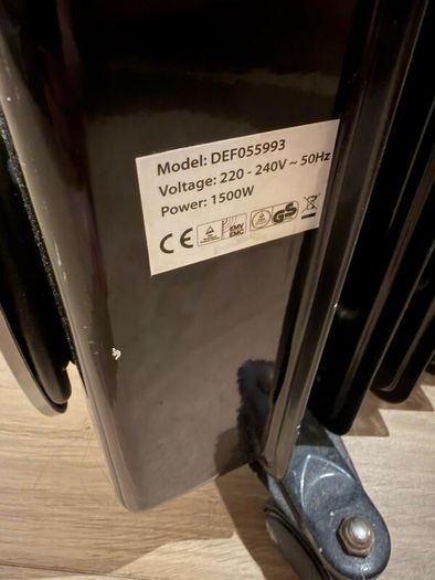 Deville 1500W 7-Fin Oil-Filled Radiator, Black