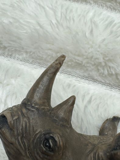 Schleich 2001 Rhinoceros Rhino Retired Wild Animal Figurine The horn is damaged Used Please look at the pictures