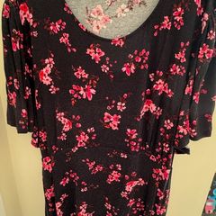 New Look Maternity Black with Pink Flowers Short Sleeve Top