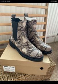 ankle boots  size 39 snake skin effect ankle boot