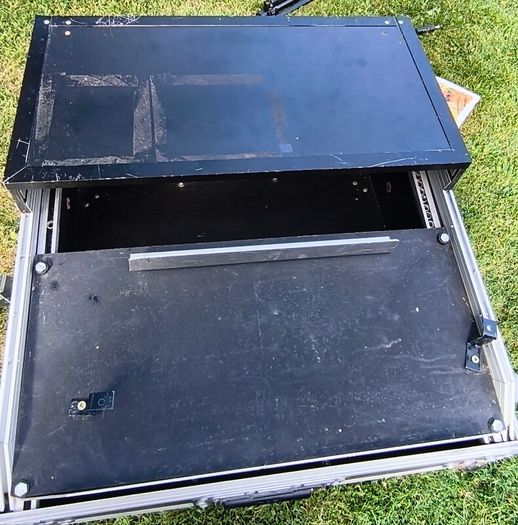 DJ mixer flightcase
