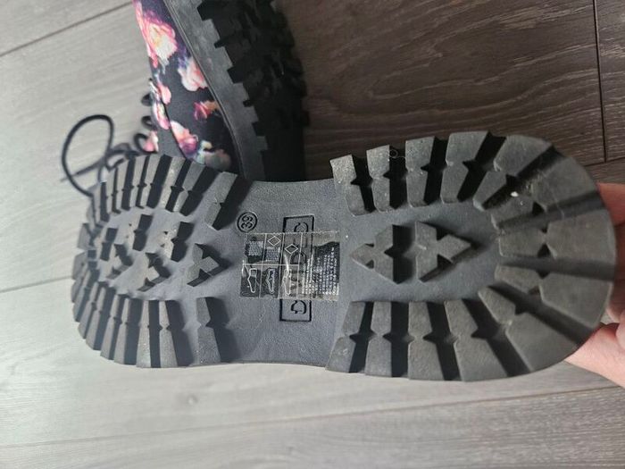 Flower print ladies boots