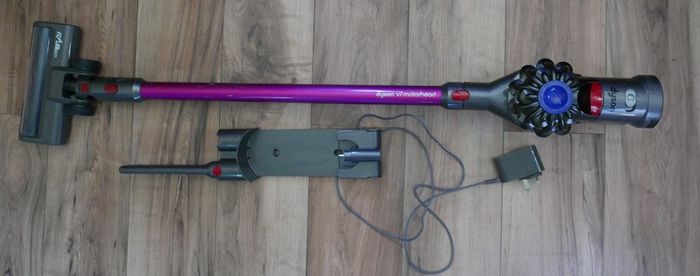 Dyson V7 Motorhead Stick Vacuum Cleaner (works well)