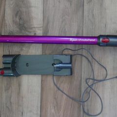 Dyson V7 Motorhead Stick Vacuum Cleaner (works well)