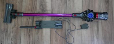 Dyson V7 Motorhead Stick Vacuum Cleaner (works well)