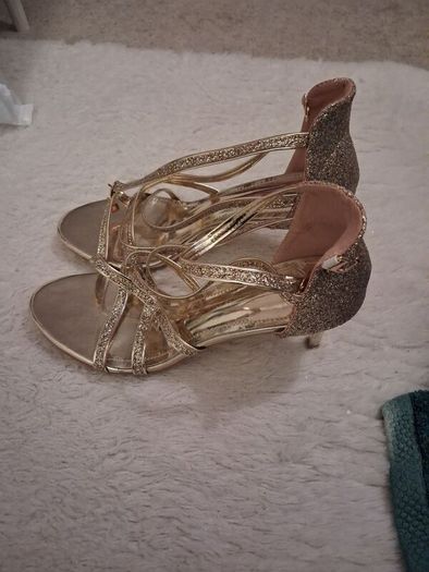 Ladies sandles REDUCED  As need space