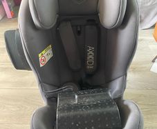 Axkid Move Rear facing car seat