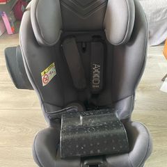 Axkid Move Rear facing car seat