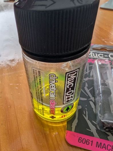 Muc off cycling tubeless accessories