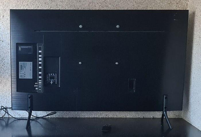 Samsung 43" QLED 4K Smart TV  Like New Condition