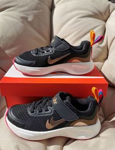 Girl's NIKE runners NEW size UK 11