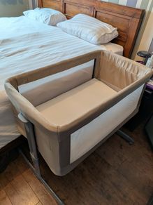 Graco Sweet2Sleep Bedside Crib with Sheets