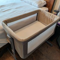 Graco Sweet2Sleep Bedside Crib with Sheets