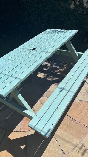 Picnic table