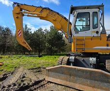 Liebherr 924 Digger