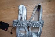 Girl flat shoes