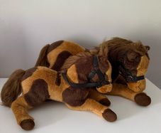 Large and small horse plush toy teddies