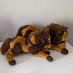 Large and small horse plush toy teddies
