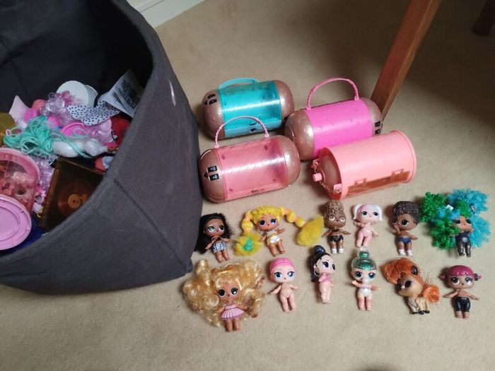 LOL campervan plus dolls
