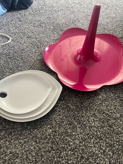 Serving dishes