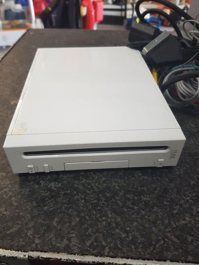 Nintendo Wii Console (Model RVL-001) + Cables