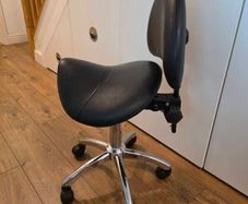 Saddle chair